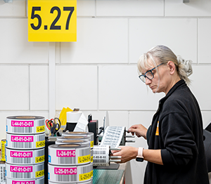 ONE2ID maatwerk barcode labels industriële etiketten magazijnlabels locatieborden