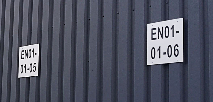 ONE2ID bord voor buiten laaddeur laaddock magazijn dibond magazijnborden locatieborden