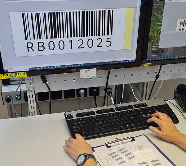 ONE2ID barcode labels industriële etiketten magazijnlabels locatieborden