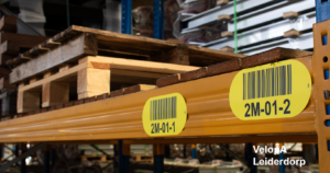 ONE2ID gele magazijnlabels met barcode voor palletstellingen